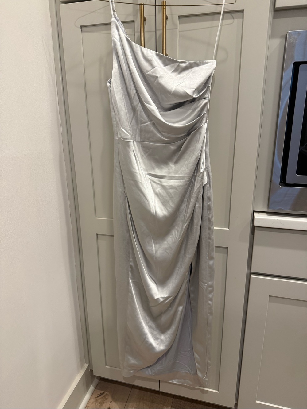 Elliatt Dress Womens Small Silver One Shoulder Asymmetrical Ruched Satin  NWT